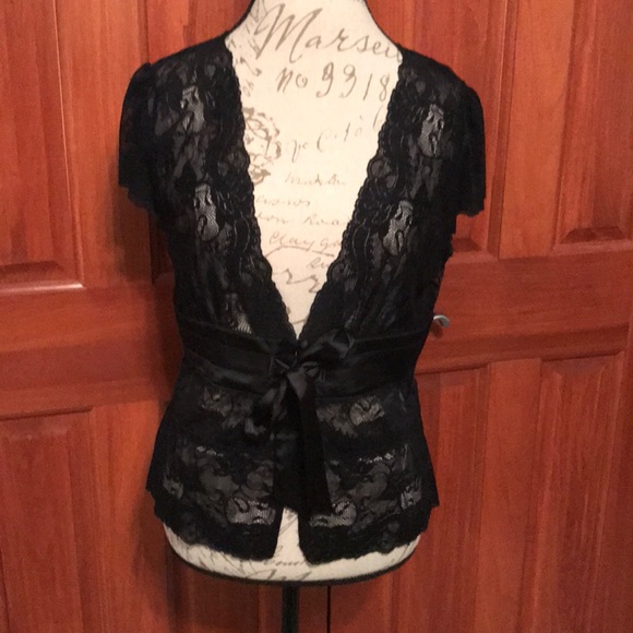 Apt. 9 Tops - Apt 9 lace top with button & satin tie closure. Lg